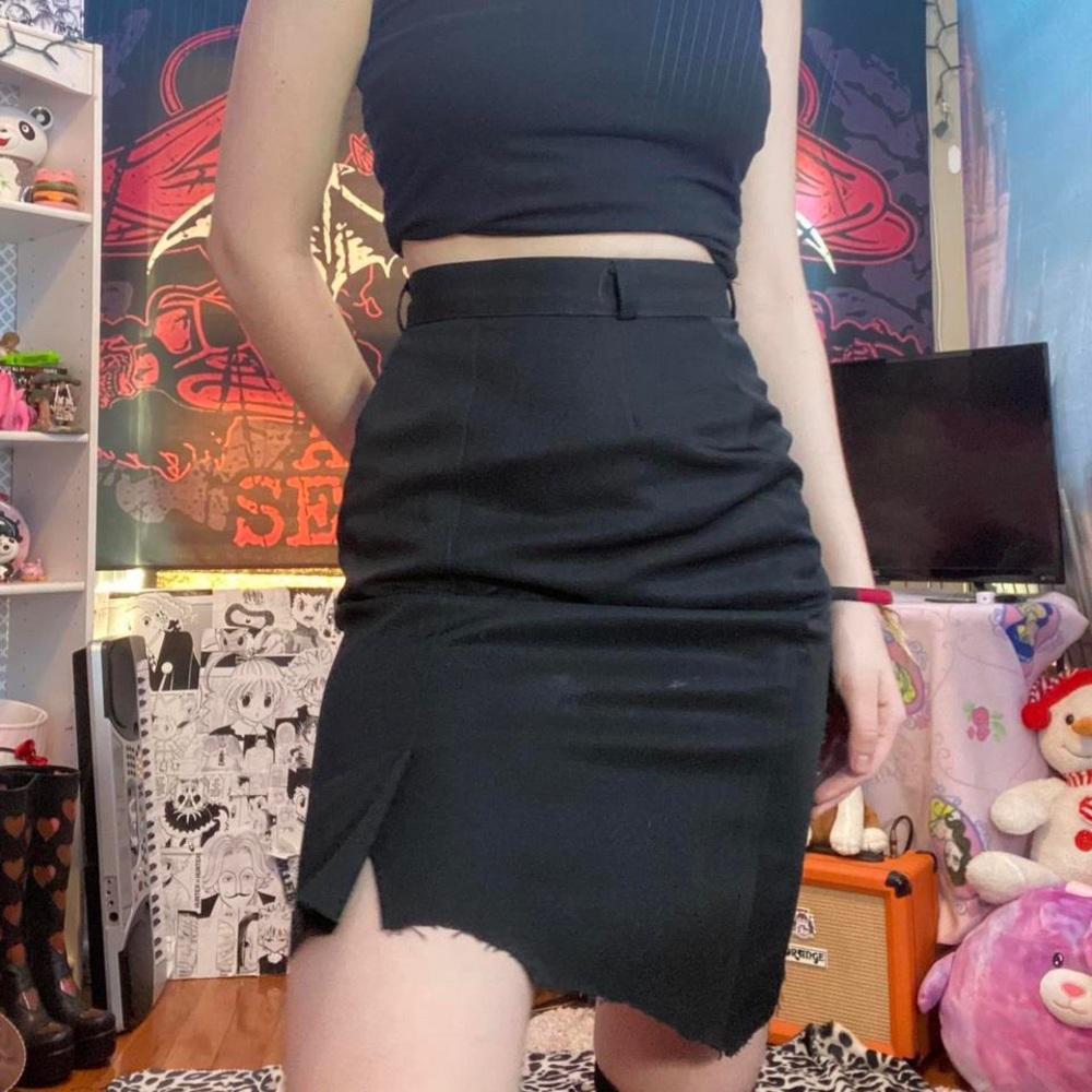 women’s distressed pin skirt